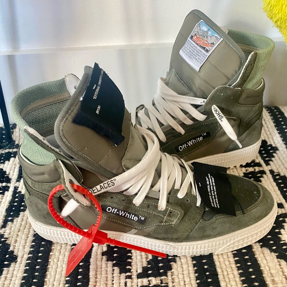 Off-White Off-Court Sneaker